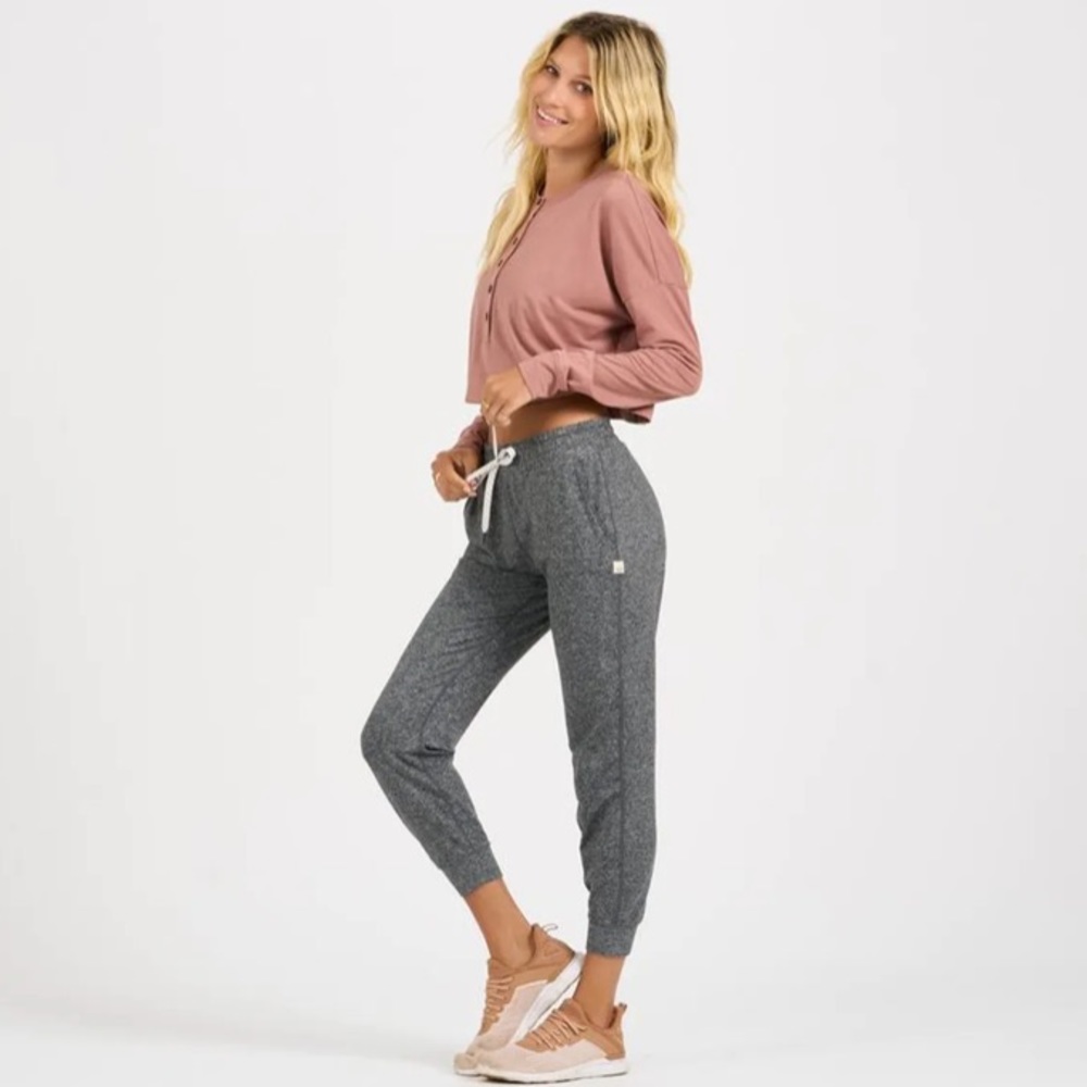 🆕 VUORI Halo Performance Joggers in Heather Grey - Picture 2 of 16
